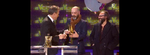 Gaëtan Chataigner reçoit le prix duVidéo-clip de l'année pour La banane (Philippe Katerine), lors de la seconde moitié des Victoires de la Musique 2011, mardi 1er mars sur France 2.