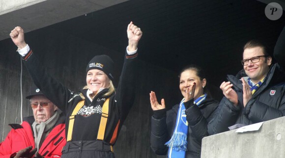 Victoria et Daniel de Suède ont rejoint Mette-Marit et Haakon de Norvège et toute la famille royale les 3 et 4 mars 2011 pour vibrer à l'occasion des championnats du monde de ski nordique à Oslo !