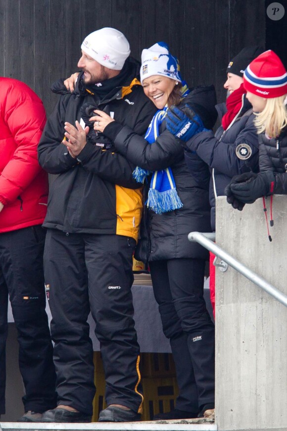 Victoria et Daniel de Suède ont rejoint Mette-Marit et Haakon de Norvège  et toute la famille royale les 3 et 4 mars 2011 pour vibrer à  l'occasion des championnats du monde de ski nordique à Oslo !