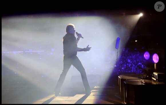 Johnny Hallyday fera son grand retour sur scène lors du printemps et de l'été 2012 avec une grande tournée des stades baptisée Jamais seul.