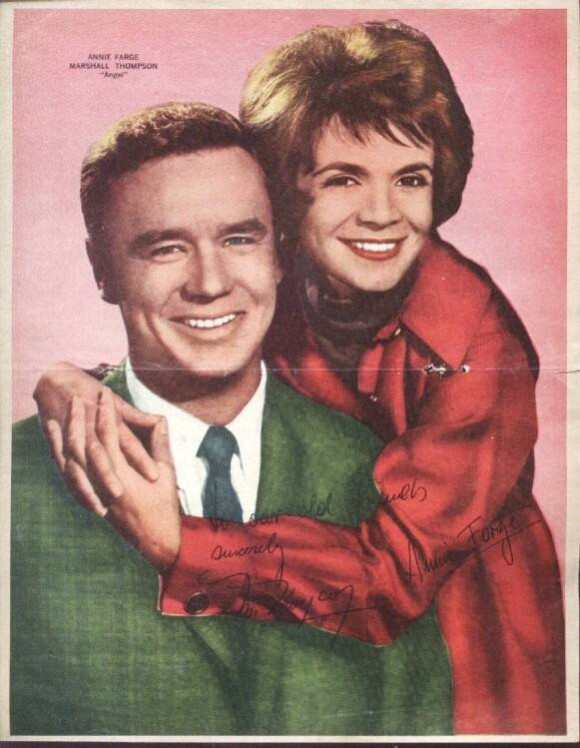 En 1960, Annie Fargue et Marshall Thompson étaient les stars de la sitcom Angel.