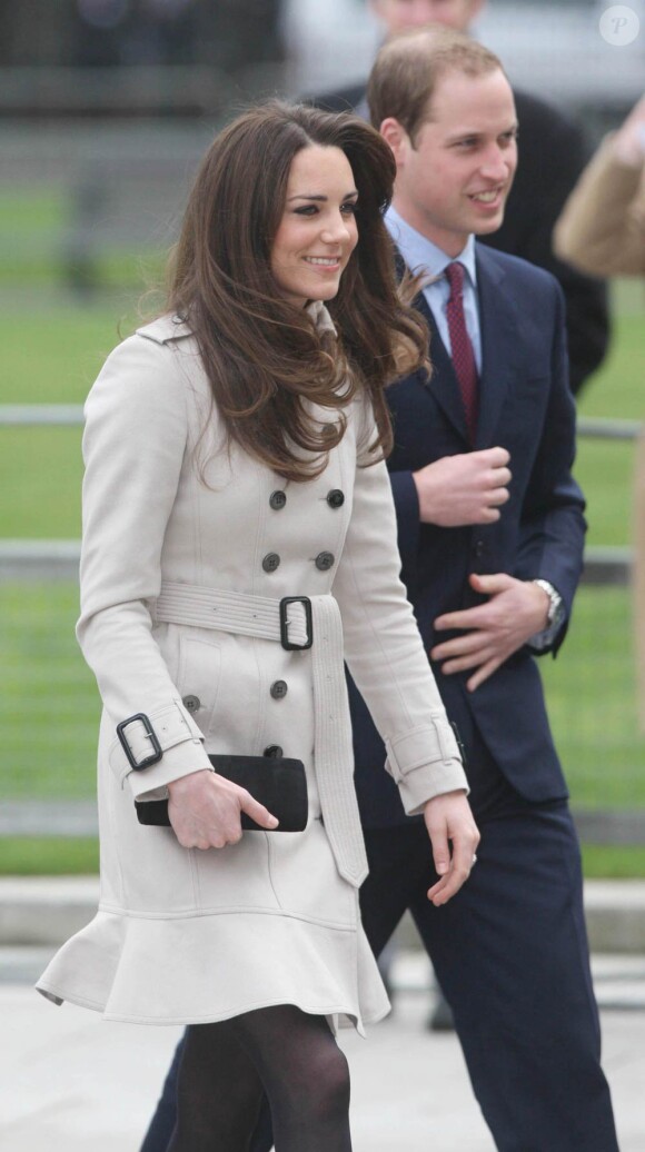 Kate Middleton et le prince William étaient en visite à Belfast le 8 mars 2011, où ils ont notamment démontré leurs aptitudes pour le lancer de crêpe et le planter de poteau.