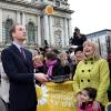 Kate Middleton et le prince William étaient en visite à Belfast le 8 mars 2011, où ils ont notamment démontré leurs aptitudes pour le lancer de crêpe et le planter de poteau.