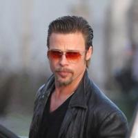 Brad Pitt s'affiche dans un look ringard très "années 1990" !