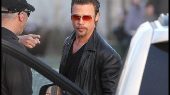 Brad Pitt s'affiche dans un look ringard très "années 1990" !