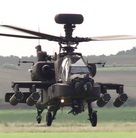 En mars 2011, moins d'un an après avoir reçu ses ailes de pilote d'hélicoptère, le prince Harry a achevé sa formation de pilote de combat sur Apache, et est prêt à repartir au front en Afghanistan.