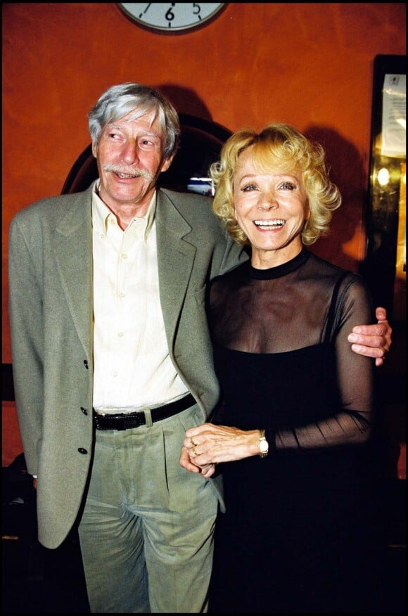 Jean Ferrat et Isabelle Aubret, à Paris, le 25 avril 2002