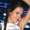 Alessandra Ambrosio s'éclate en soirée à Florianopolis au Brésil en écoutant le DJ Bob Sinclar le 11 mars 2011 