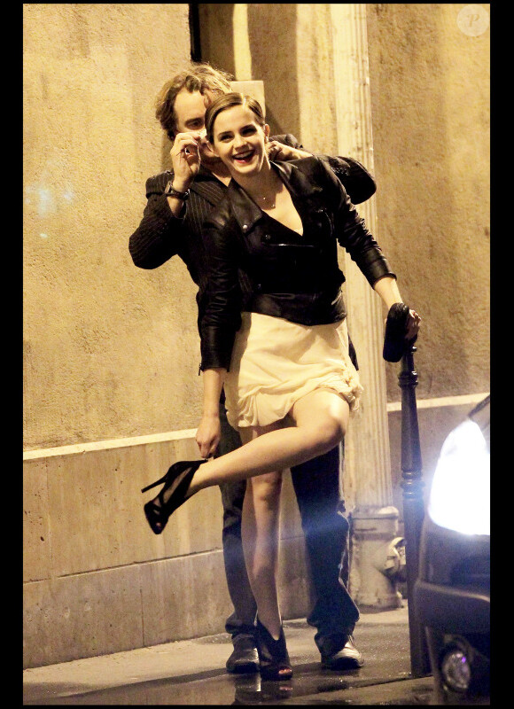 Emma Watson à Paris pour le shooting de la campagne Lancôme, réalisée par Mario Testino, le 15 mars 2011