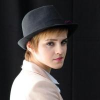 Emma Watson : Androgyne romantique ou rockeuse sexy, elle brille à Paris !