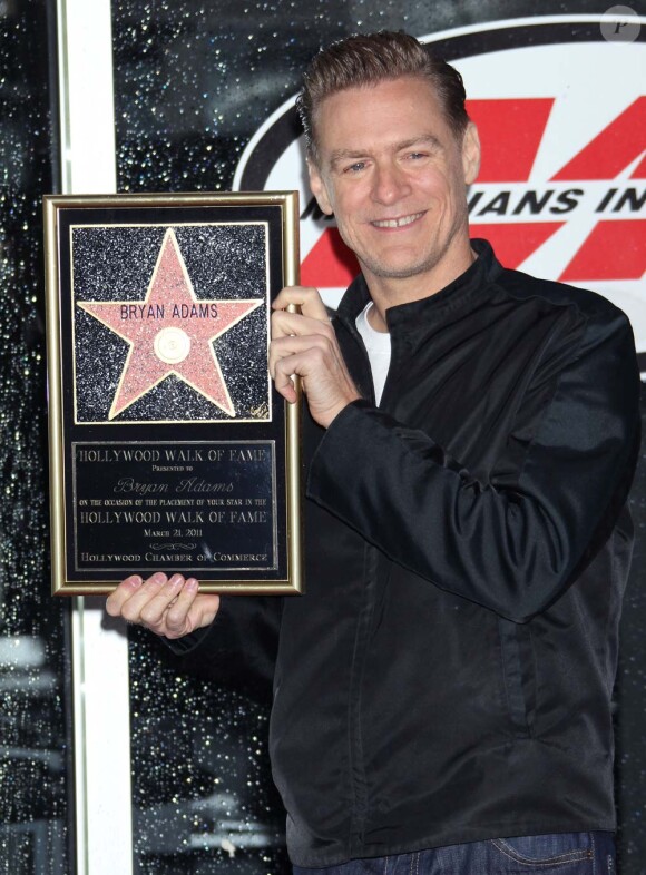 Bryan Adams reçoit son étoile sur le Hollywood Walk of Fame, à Los Angeles, le 21 mars 2011