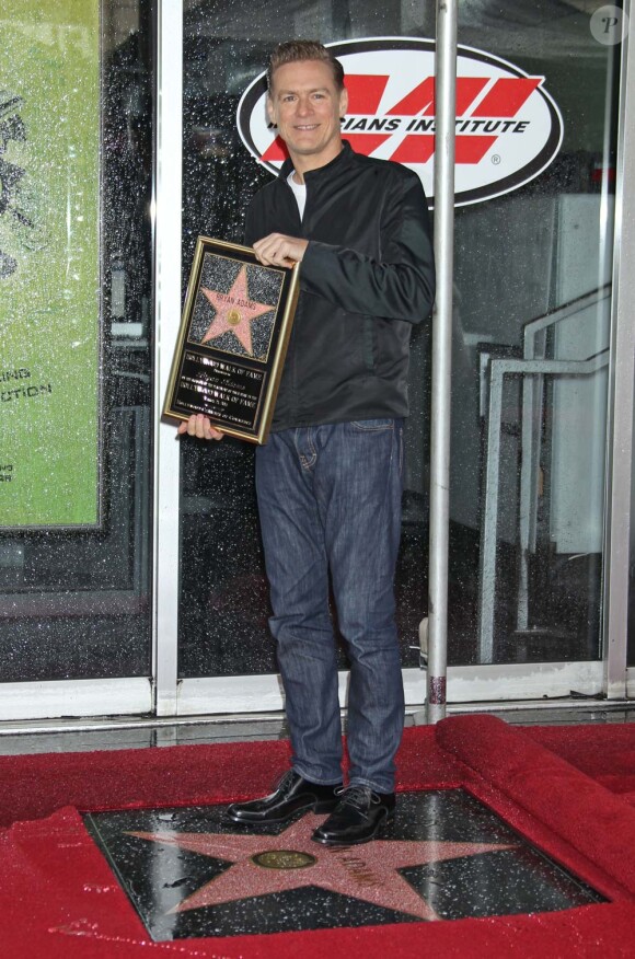 Bryan Adams reçoit son étoile sur le Hollywood Walk of Fame, à Los Angeles, le 21 mars 2011