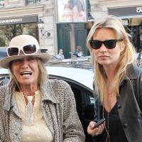 Kate Moss : Virée shopping à Paris avec sa maman, au look branché !