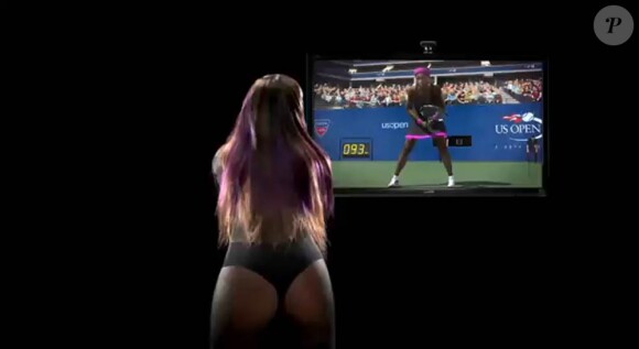 Serena Williams livre une bataille insoutenablement sulfureuse, sur fond de poses torrides et de gémissements sexuels, à la comédienne Rileah Vanderbilt, pour un spot promotionnel de Top Spin 4 !