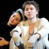 Raphaël et Emma de Caunes sur les planches du Théâtre du Rond-Point en février 2011.