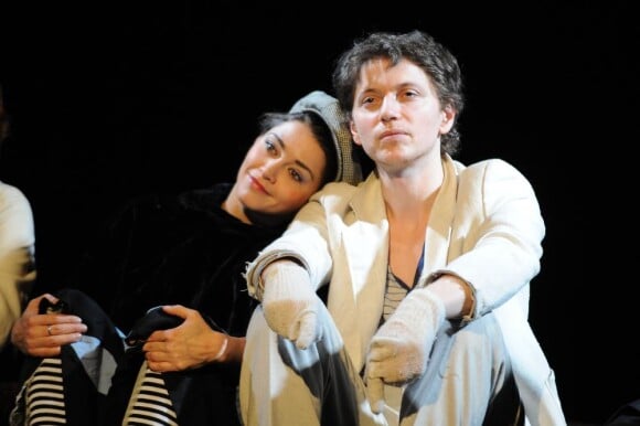 Raphaël et Emma de Caunes sur les planches du Théâtre du Rond-Point en février 2011.
