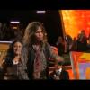 Stevie Wonder souhaite en chansons un joyeux anniversaire à Steven Tyler, sur le plateau d'American Idol