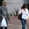 Penélope Cruz et son frère Eduardo toujours aussi complices à Los Angeles en mars 2011.