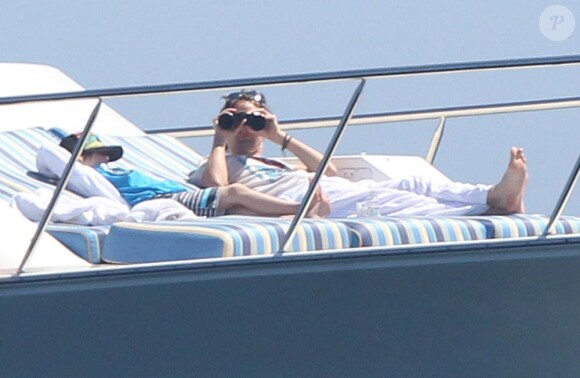 Kate Hudson enceinte, son fils Ryder et son chéri Matthew Bellamy sur un yacht à Los Cabos, le 9 mars 2011