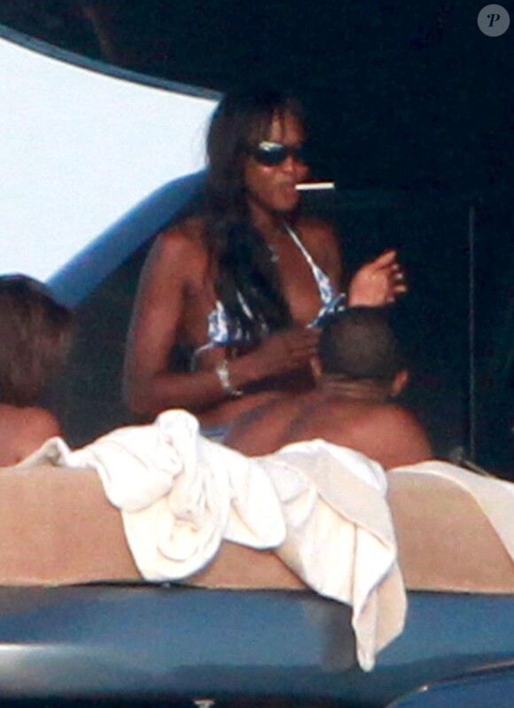Naomi Campbell et son chéri Vladimir Doronin en vacances sur leur yacht à Miami, le 27 mars 2011