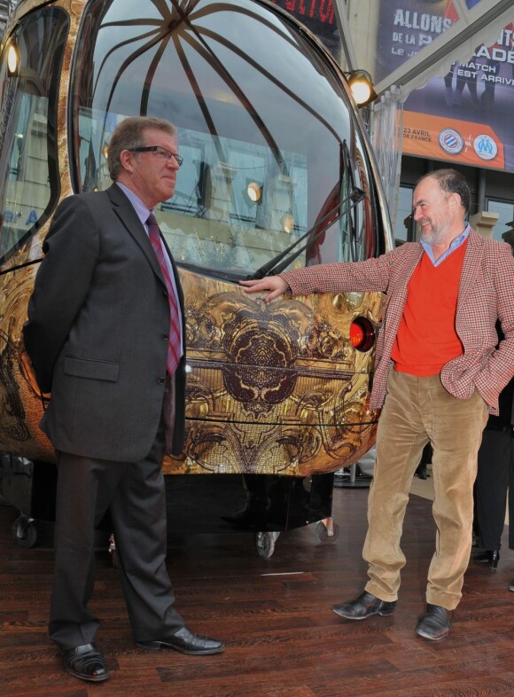 Christian Lacoix lors de la présentation du futur tramway dont il a imaginé le design pour Montpellier. Le 29 mars 2011