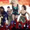 Britney Spears se produit sur la plateau du Jimmy Kimmel Show pour promouvoir son album Femme Fatale, mardi 29 mars.