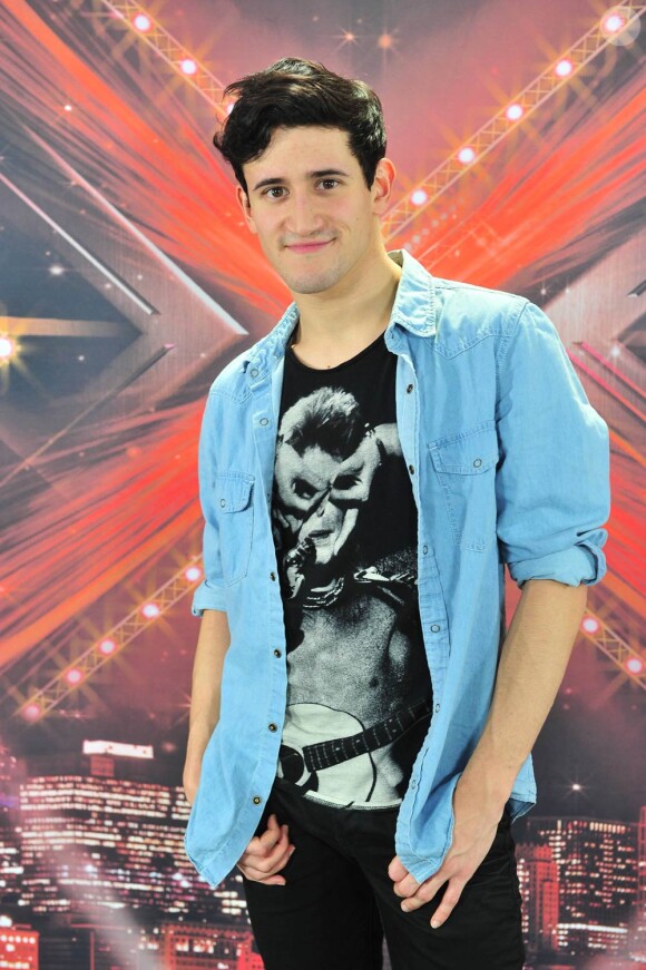 Danseur et doublure officielle de Christophe Maé dans le Roi Soleil, partenaire de Sofia Essaïdi dans Cléopâtre, Mehdi Kerkouche tente désormais sa chance en solo dans X Factor.