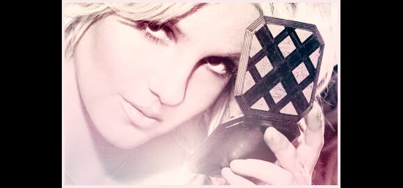 Britney Spears pose pour la promo de l'album Femme Fatale.