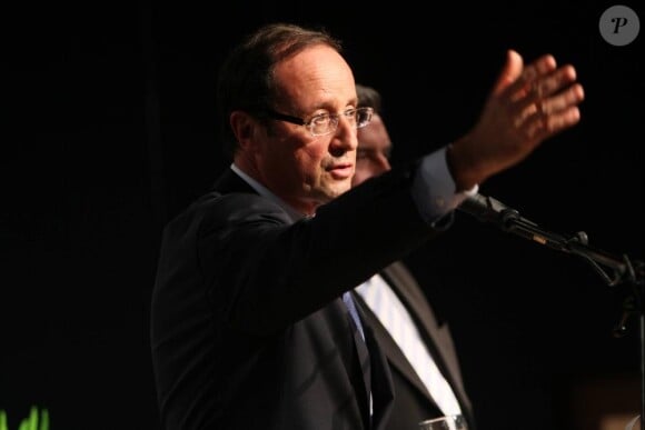 François Hollande, lors de son premier meeting politique à Boulogne-sur-mer, le 1er avril 2011.
