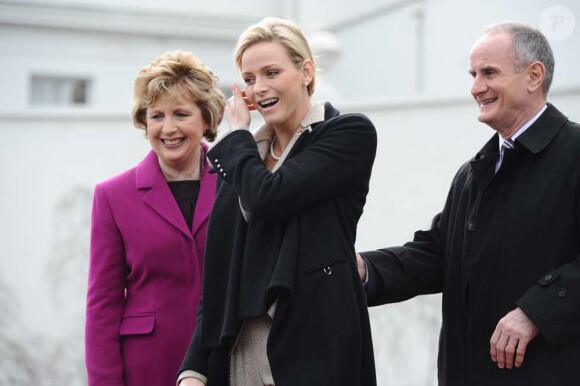 Visite officielle en Irlande d'Albert de Monaco et Charlene Wittstock. Le couple est reçu à Dublin par la présidente Mary McAleese, le 4 avril 2011.