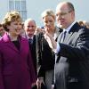 Visite officielle en Irlande d'Albert de Monaco et Charlene Wittstock. Le couple est reçu à Dublin par la présidente Mary McAleese, le 4 avril 2011.