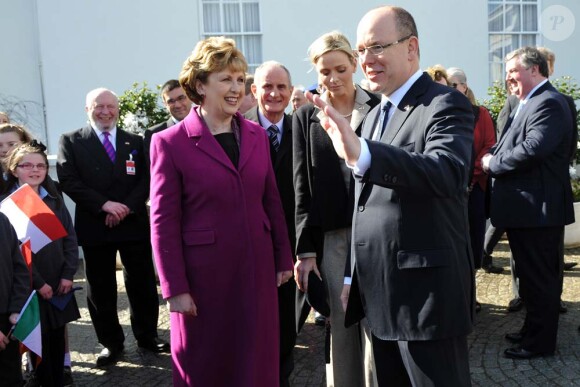 Visite officielle en Irlande d'Albert de Monaco et Charlene Wittstock. Le couple est reçu à Dublin par la présidente Mary McAleese, le 4 avril 2011.