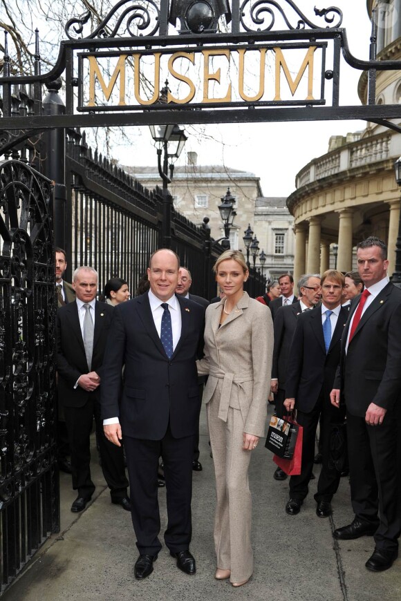 Le prince Albert de Monaco et sa fiancée Charlene Wittstock en visite officielle en Irlande, le 4 avril 2011.