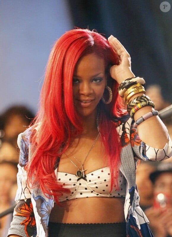 Rihanna adore jouer avec ses cheveux. Du très long au très court... Elle ose toutes les extravagances !
