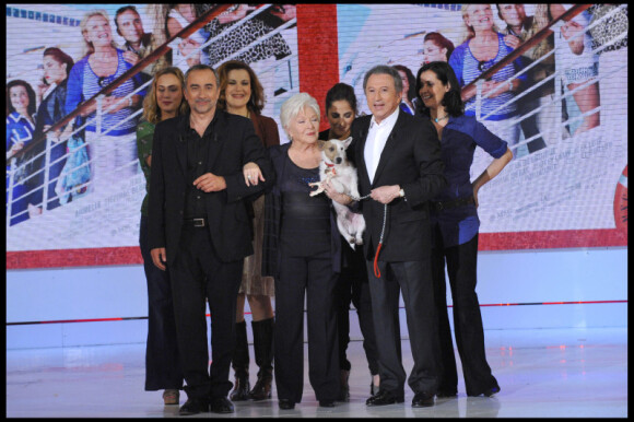 Le casting invité à Vivement Dimanche pour la promotion du film La Croisière, diffusé le 6 avril 2011 (diffusé le 10 avril 2011)