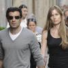 Luis Figo et sa femme Helen Svedin font du shopping à Milan, le 7 avril 2011