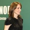 Tina Fey, enceinte, fait la promo de son livre Bossypants, chez Barnes & Noble à New York, le 8 avril 2011