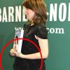 Tina Fey, enceinte, fait la promo de son livre Bossypants, chez Barnes & Noble à New York, le 8 avril 2011
