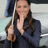 Kate Middleton (photo : en visite dans le Lancashire le 11 avril) sera coiffée par une connaissance de Chelsea, le jour de son mariage, le 29 avril 2011 : James Pryce, du salon Richard Ward, l'avait déjà coiffée pour l'annonce de ses fiançailles.