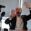 Pierre Bellanger donne une conférence de presse depuis son bureau dans les locaux de Skyrock, le 14 avril 2011.