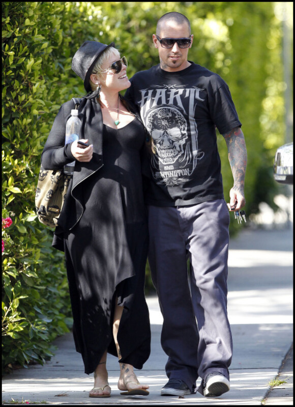 La chanteuse Pink et Carey Hart passent un après-midi romantique à Malibu le 14 avril 2011