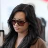 Demi Lovato arrive à l'aéroport LAX de Los Angeles, vendredi 15 avril.