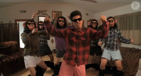 Bruno Mars sur la Planète des Singes ? Non, juste le clip de The Lazy Song, publié mi-avril 2011 !