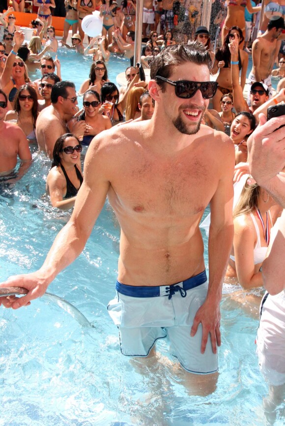 Michael Phelps lors de l'inauguration de l'Encore Beach Club de Las Vegas le 16 avril