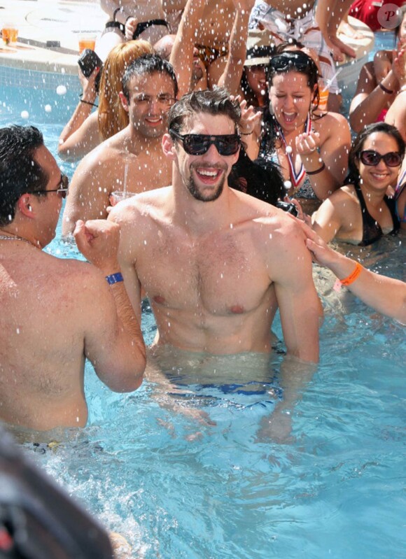 Michael Phelps lors de l'inauguration de l'Encore Beach Club de Las Vegas le 16 avril
 