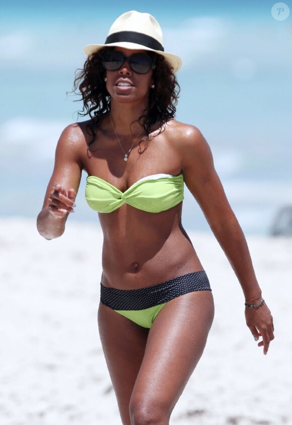 Kelly Rowland affiche une très bonne mine. Miami, 4 avril 2011