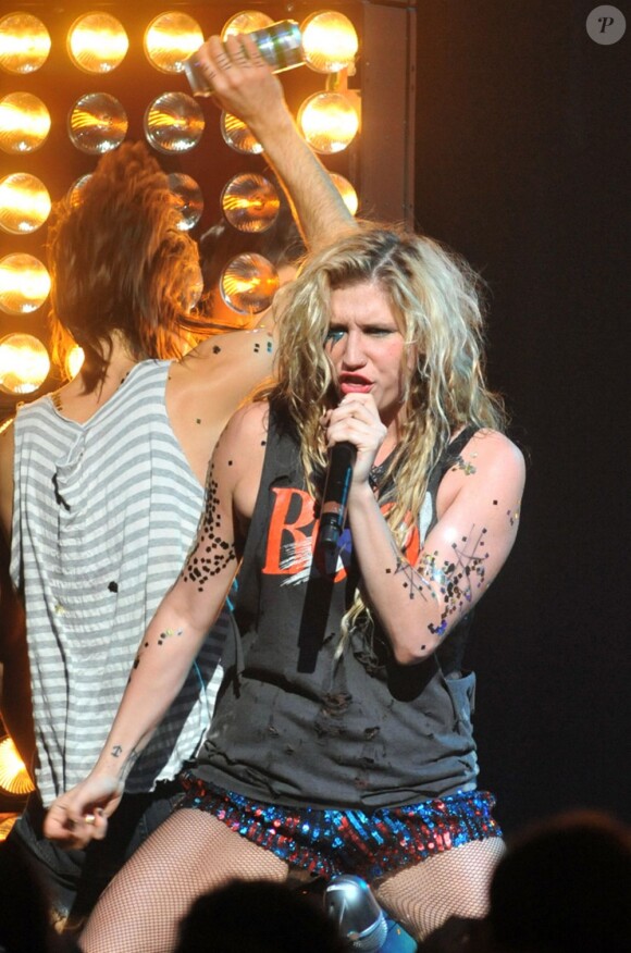 Kesha, en concert en Belgique, le 10 décembre 2010.