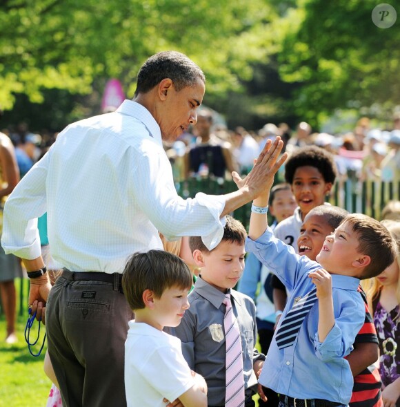 Fête de Pâques à la Maison Blanche, à Washington, le 25 avril 2011 - Ici la Barack Obama et des petits fans