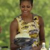 Fête de Pâques à la Maison Blanche, à Washington, le 25 avril 2011 - Ici Michelle Obama fait des crêpes