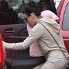 Katy Perry entre rapidemment dans sa voiture... Direction l'aéroport. New York, 8 avril 2011